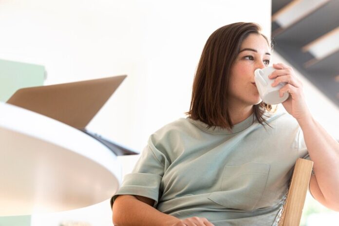 Manfaat Minum Air Panas Setiap Hari