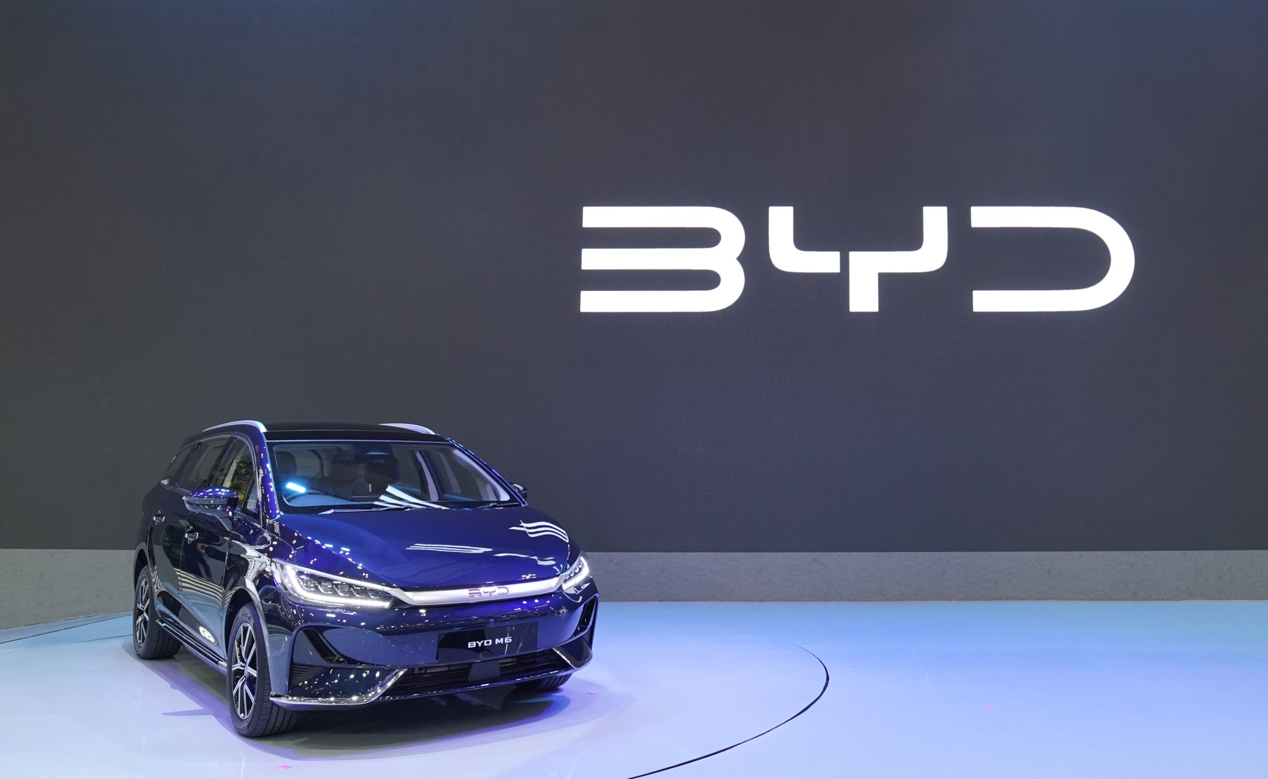 BYD M6, Mobil Listrik MPEV Pertama di Indonesia Rilis di GIIAS 2024