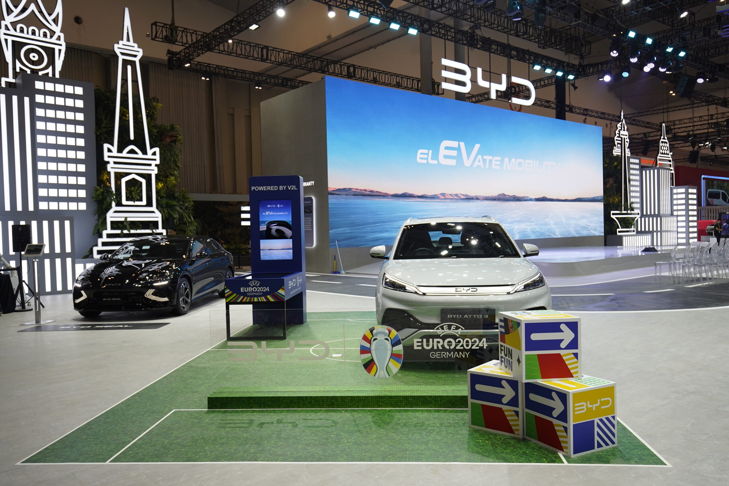 BYD M6, Mobil Listrik MPEV Pertama di Indonesia Rilis di GIIAS 2024