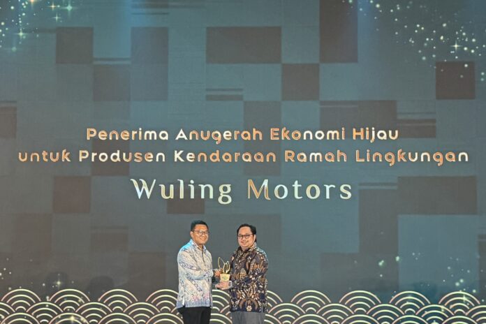 Wuling Raih Apresiasi Produsen Kendaraan Ramah Lingkungan dari Anugerah Ekonomi Hijau