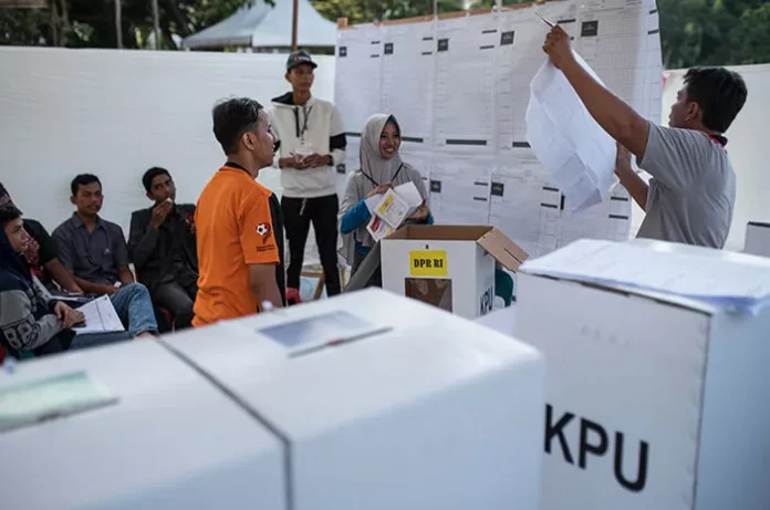 Ingin mendaftar sebagai Petugas KPPS pada Pilkada 2024 Ketahui tugas, wewenang, dan jadwal pendaftarannya pada artikel ini!